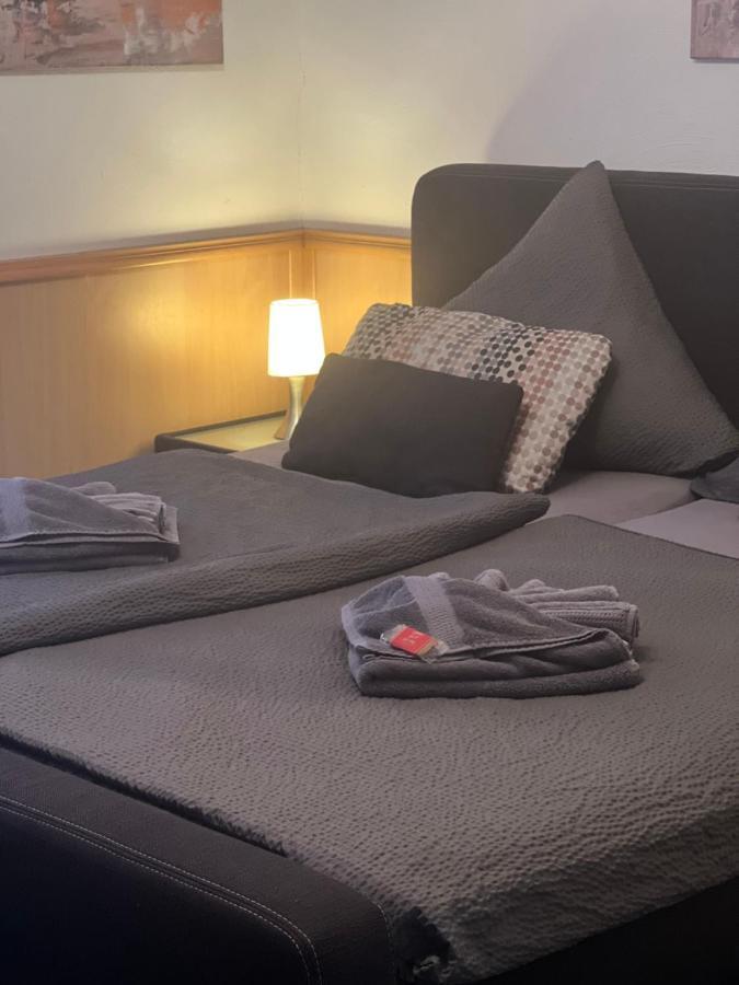 Hotel Zur Wasserburg Kerpen  Eksteriør billede